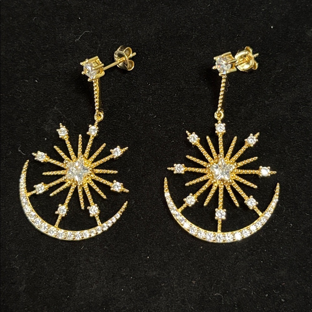 Beautiful CZ 14K Gold Plated Statement Dangle Earrings - Picture 7 of 9